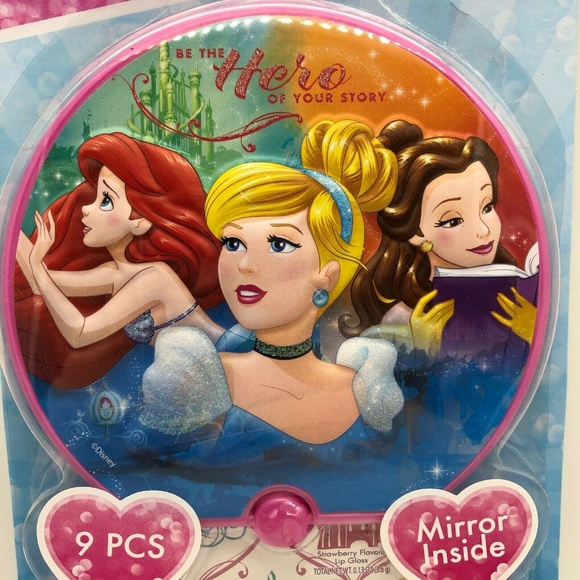 Townley Disney Princess Lip Gloss Swivel Compact - Picture 2 of 8